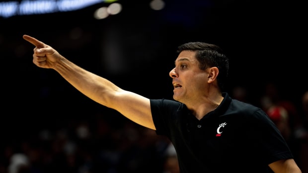Cincinnati Bearcats head coach Wes Miller points in the first half of the NCAA Basketball game between the Cincinnati Bearcats and Xavier Musketeers at the Cintas Center in Cincinnati on Saturday, Dec. 9, 2023.  